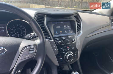 Внедорожник / Кроссовер Hyundai Santa FE 2016 в 