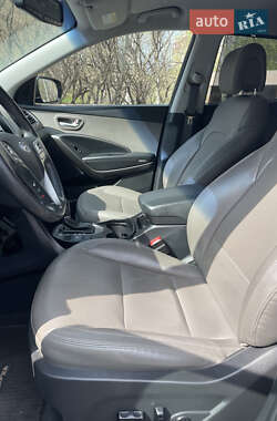 Внедорожник / Кроссовер Hyundai Santa FE 2016 в 