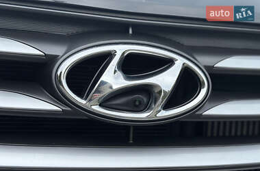 Позашляховик / Кросовер Hyundai Santa FE 2016 в 