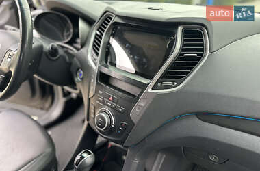 Позашляховик / Кросовер Hyundai Santa FE 2016 в 