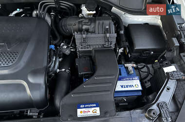 Внедорожник / Кроссовер Hyundai Santa FE 2013 в 