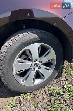 Позашляховик / Кросовер Hyundai Santa FE 2011 в 