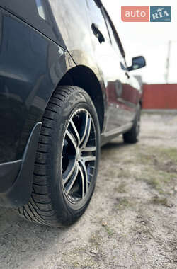 Внедорожник / Кроссовер Hyundai Santa FE 2011 в 