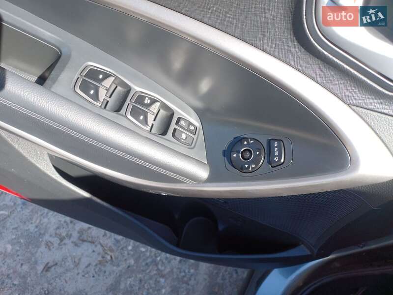 Позашляховик / Кросовер Hyundai Santa FE 2014 в Краснограді