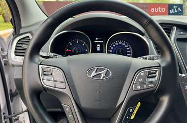 Внедорожник / Кроссовер Hyundai Santa FE 2015 в 