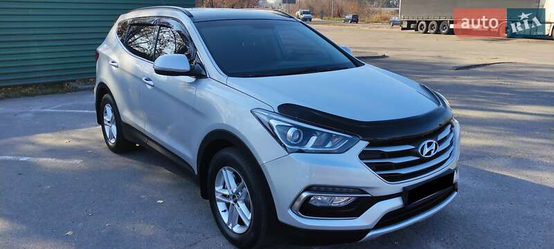 Внедорожник / Кроссовер Hyundai Santa FE 2016 в 