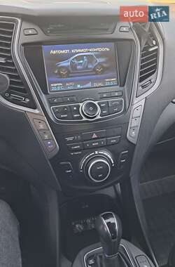 Позашляховик / Кросовер Hyundai Santa FE 2013 в 