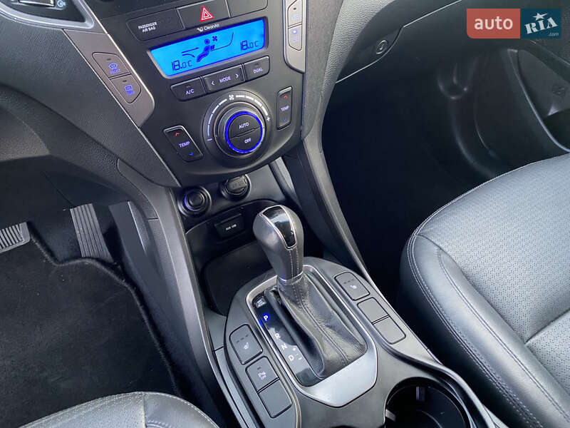 Позашляховик / Кросовер Hyundai Santa FE 2014 в Радивиліві