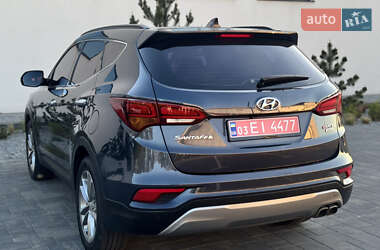 Внедорожник / Кроссовер Hyundai Santa FE 2015 в 