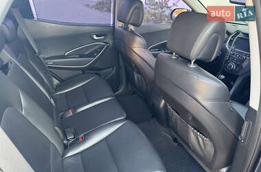 Внедорожник / Кроссовер Hyundai Santa FE 2015 в 