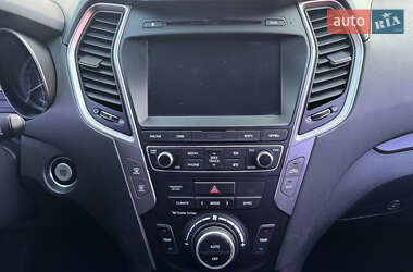 Внедорожник / Кроссовер Hyundai Santa FE 2015 в 