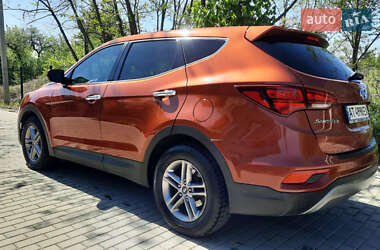 Внедорожник / Кроссовер Hyundai Santa FE 2016 в 