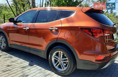 Внедорожник / Кроссовер Hyundai Santa FE 2016 в 