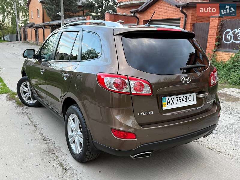 Позашляховик / Кросовер Hyundai Santa FE 2011 в Харкові