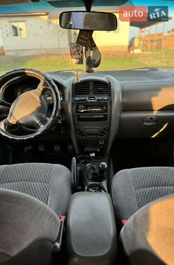 Позашляховик / Кросовер Hyundai Santa FE 2004 в 
