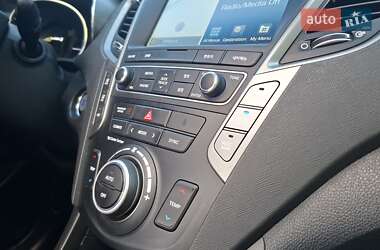 Внедорожник / Кроссовер Hyundai Santa FE 2016 в 