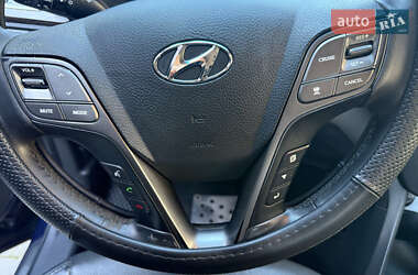 Внедорожник / Кроссовер Hyundai Santa FE 2016 в 