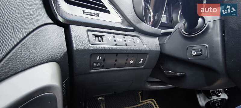 Позашляховик / Кросовер Hyundai Santa FE 2015 в Києві