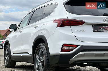 Внедорожник / Кроссовер Hyundai Santa FE 2019 в 