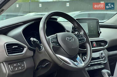 Внедорожник / Кроссовер Hyundai Santa FE 2019 в 