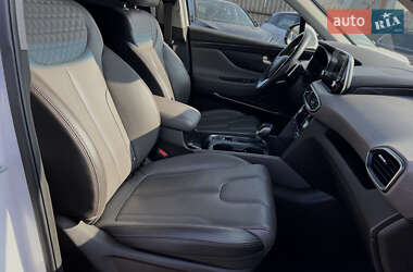 Внедорожник / Кроссовер Hyundai Santa FE 2019 в 