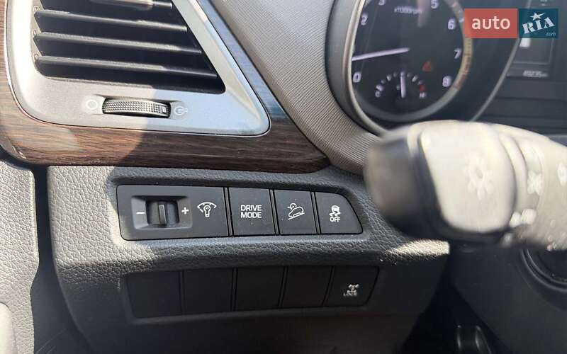 Внедорожник / Кроссовер Hyundai Santa FE 2017 в Мукачево