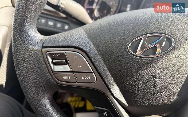 Внедорожник / Кроссовер Hyundai Santa FE 2017 в Мукачево