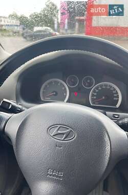 Позашляховик / Кросовер Hyundai Santa FE 2006 в 
