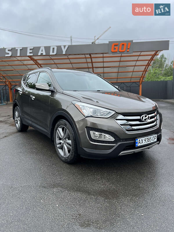 Позашляховик / Кросовер Hyundai Santa FE 2013 в 