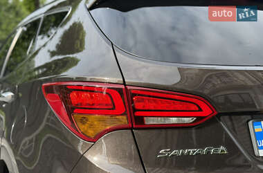 Позашляховик / Кросовер Hyundai Santa FE 2017 в 