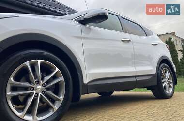 Внедорожник / Кроссовер Hyundai Santa FE 2015 в 