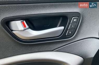 Внедорожник / Кроссовер Hyundai Santa FE 2015 в 