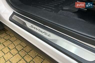 Внедорожник / Кроссовер Hyundai Santa FE 2015 в 