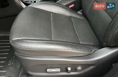 Внедорожник / Кроссовер Hyundai Santa FE 2015 в 