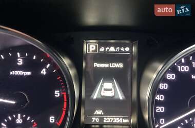 Внедорожник / Кроссовер Hyundai Santa FE 2015 в 
