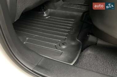 Внедорожник / Кроссовер Hyundai Santa FE 2015 в 