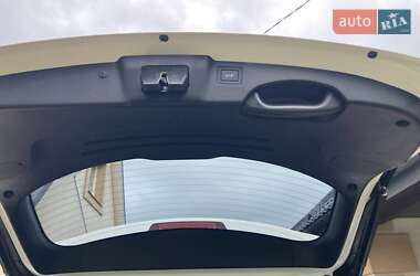Внедорожник / Кроссовер Hyundai Santa FE 2015 в 