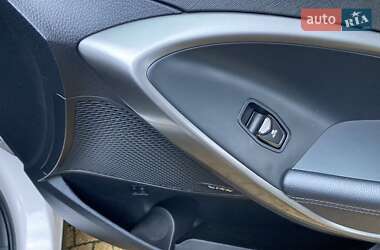 Внедорожник / Кроссовер Hyundai Santa FE 2015 в 