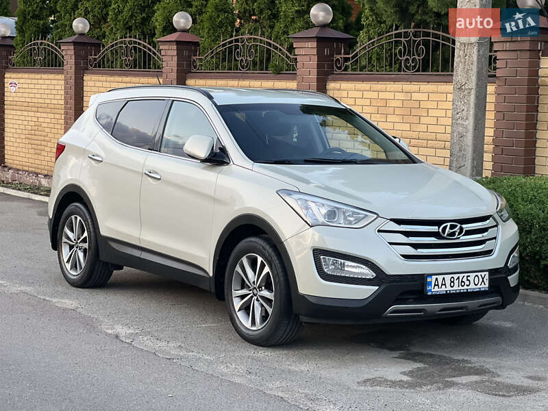 Внедорожник / Кроссовер Hyundai Santa FE 2015 в 