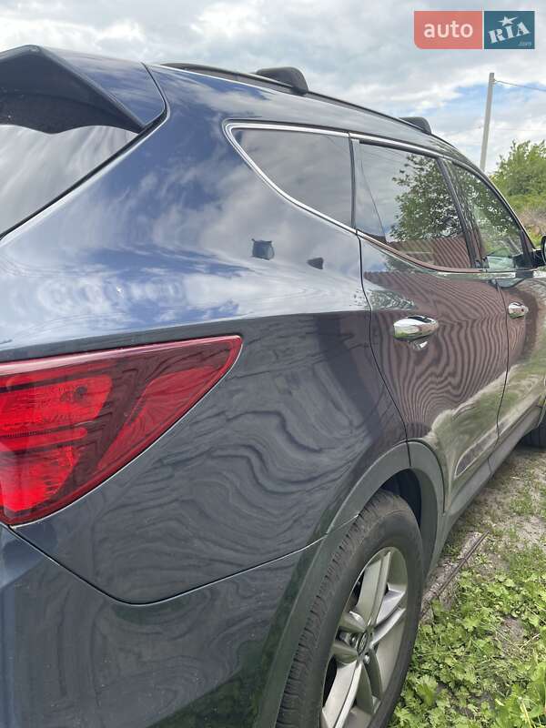 Внедорожник / Кроссовер Hyundai Santa FE 2017 в Киеве