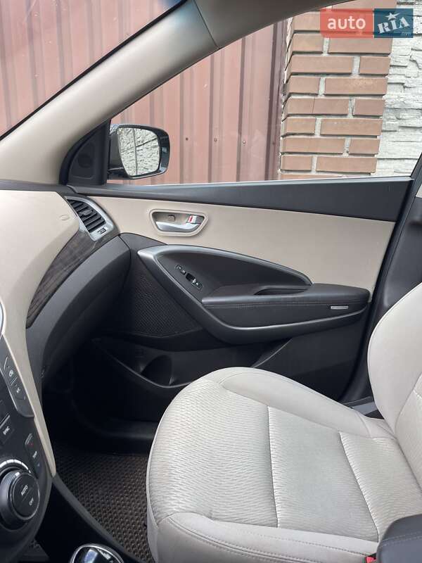 Внедорожник / Кроссовер Hyundai Santa FE 2017 в Киеве