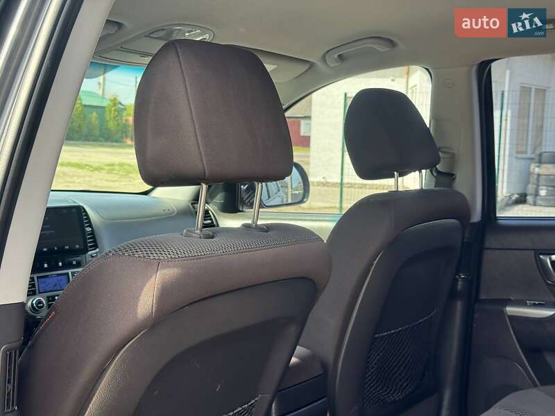 Позашляховик / Кросовер Hyundai Santa FE 2012 в Охтирці