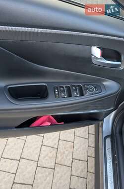Внедорожник / Кроссовер Hyundai Santa FE 2018 в 