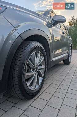 Внедорожник / Кроссовер Hyundai Santa FE 2018 в 