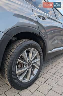 Внедорожник / Кроссовер Hyundai Santa FE 2018 в 