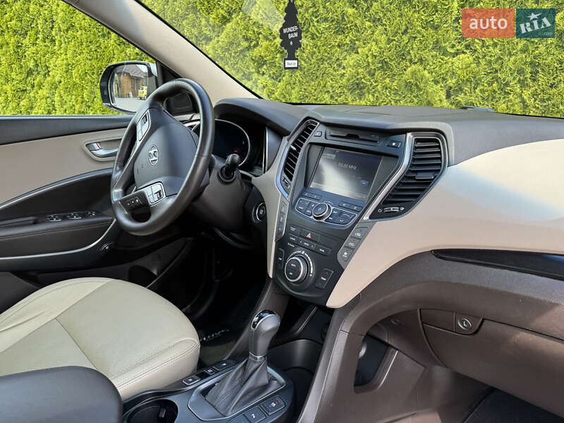 Внедорожник / Кроссовер Hyundai Santa FE 2015 в Стрые