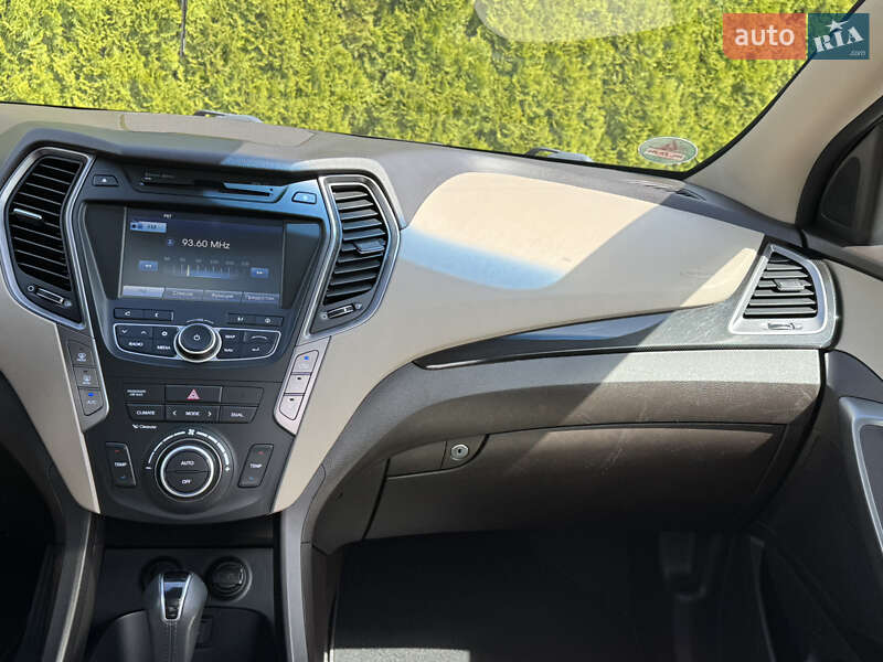Внедорожник / Кроссовер Hyundai Santa FE 2015 в Стрые