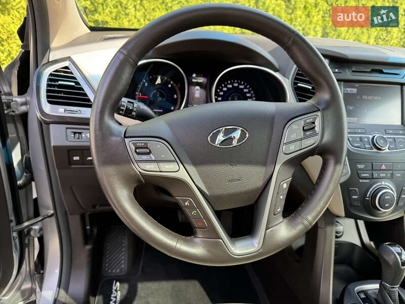 Внедорожник / Кроссовер Hyundai Santa FE 2015 в Стрые
