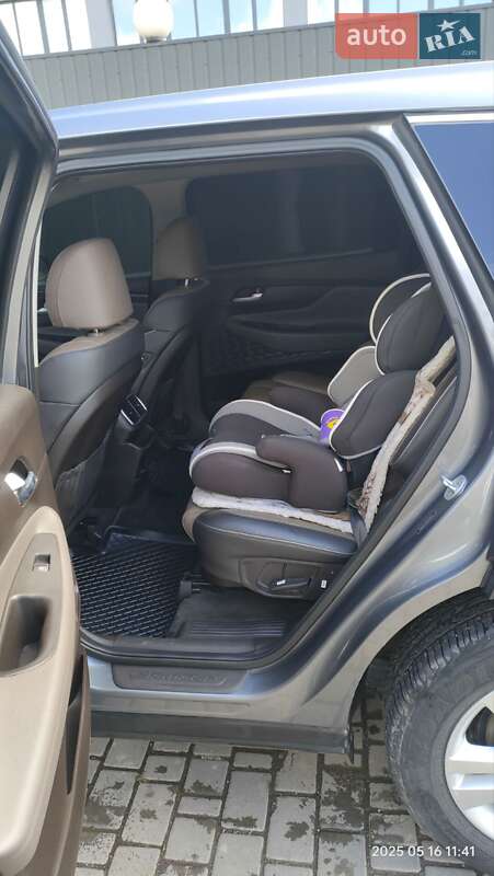 Позашляховик / Кросовер Hyundai Santa FE 2019 в Івано-Франківську