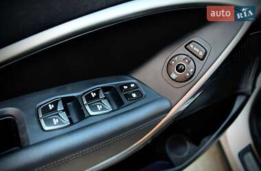 Внедорожник / Кроссовер Hyundai Santa FE 2013 в 